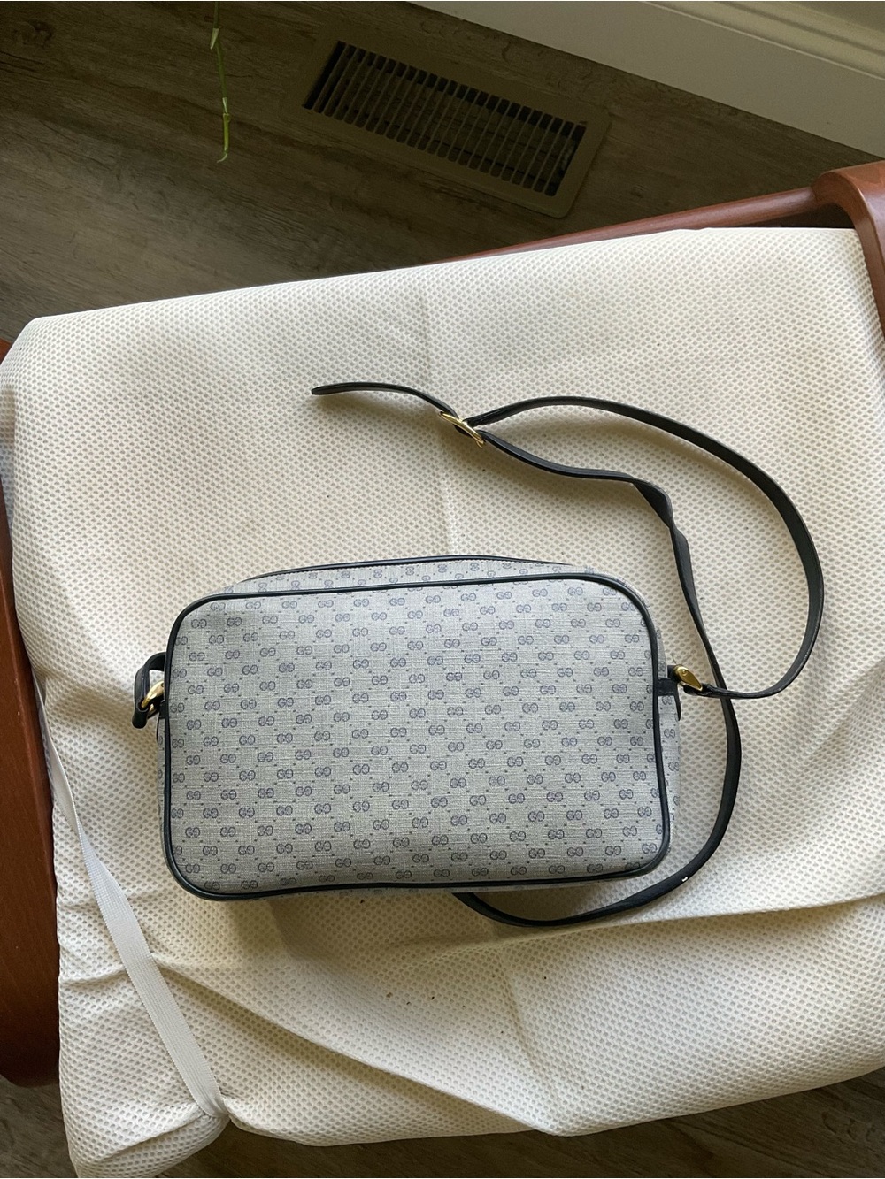 Gucci Bag - Picture 2 of 12